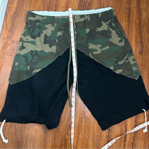 MNML Camo Shorts Size XXL - Picture 7 of 9